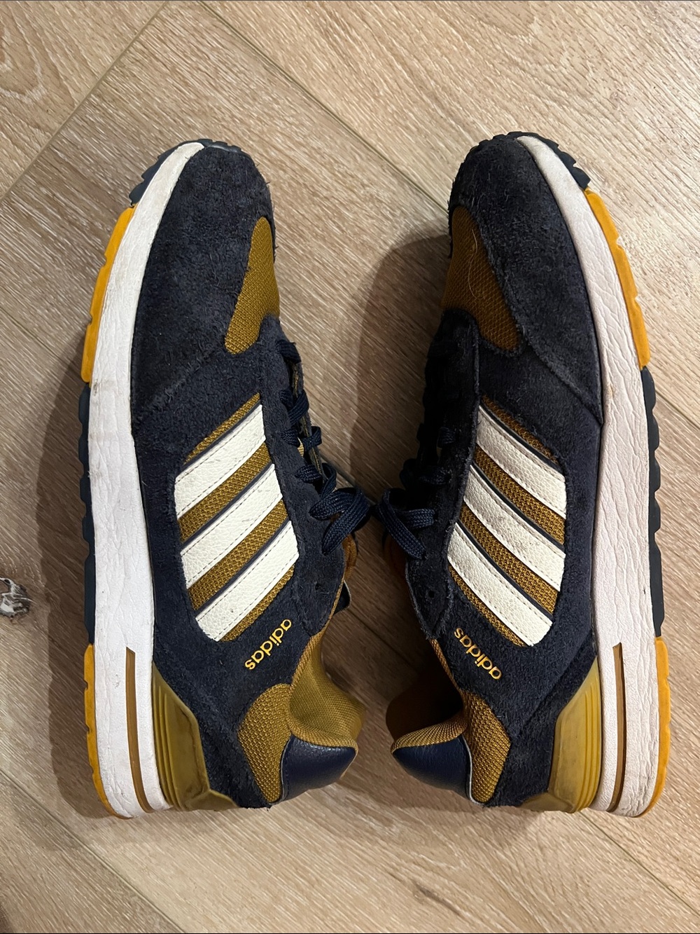 adidas - Men’s Run 80s Sneaker, great condition! (Navy/Mustard)